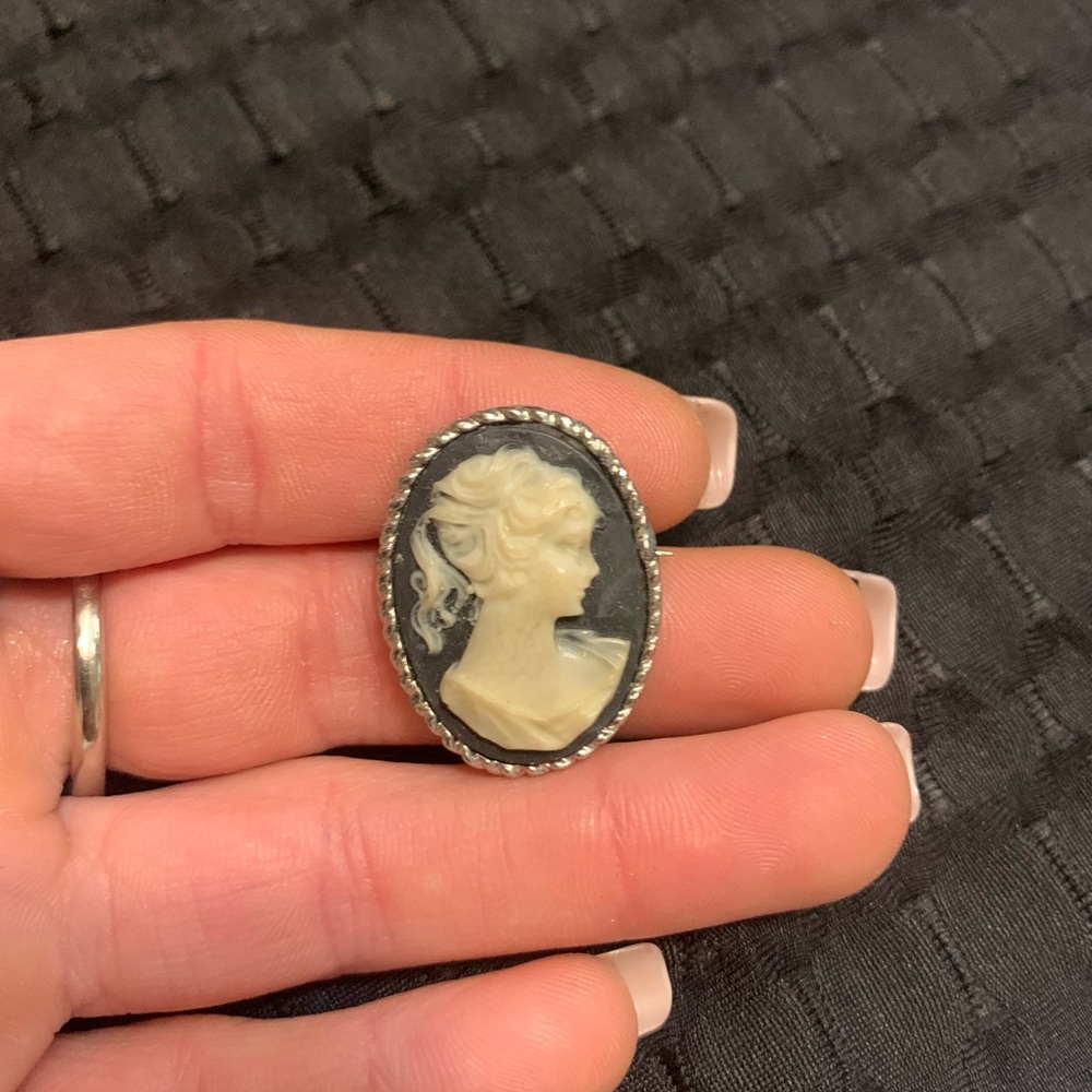 Vintage cameo pin